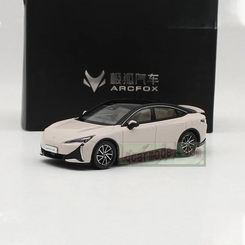 Original 1:43 Scale ARCFOX oS5 Simulation Alloy Car Model Static Display Collectible Toy Gift Souvenir Decoration
Original 1:43 Scale ARCFOX oS5 Simulation Alloy Car Model Static Display Collectible Toy Gift Souvenir Decoration