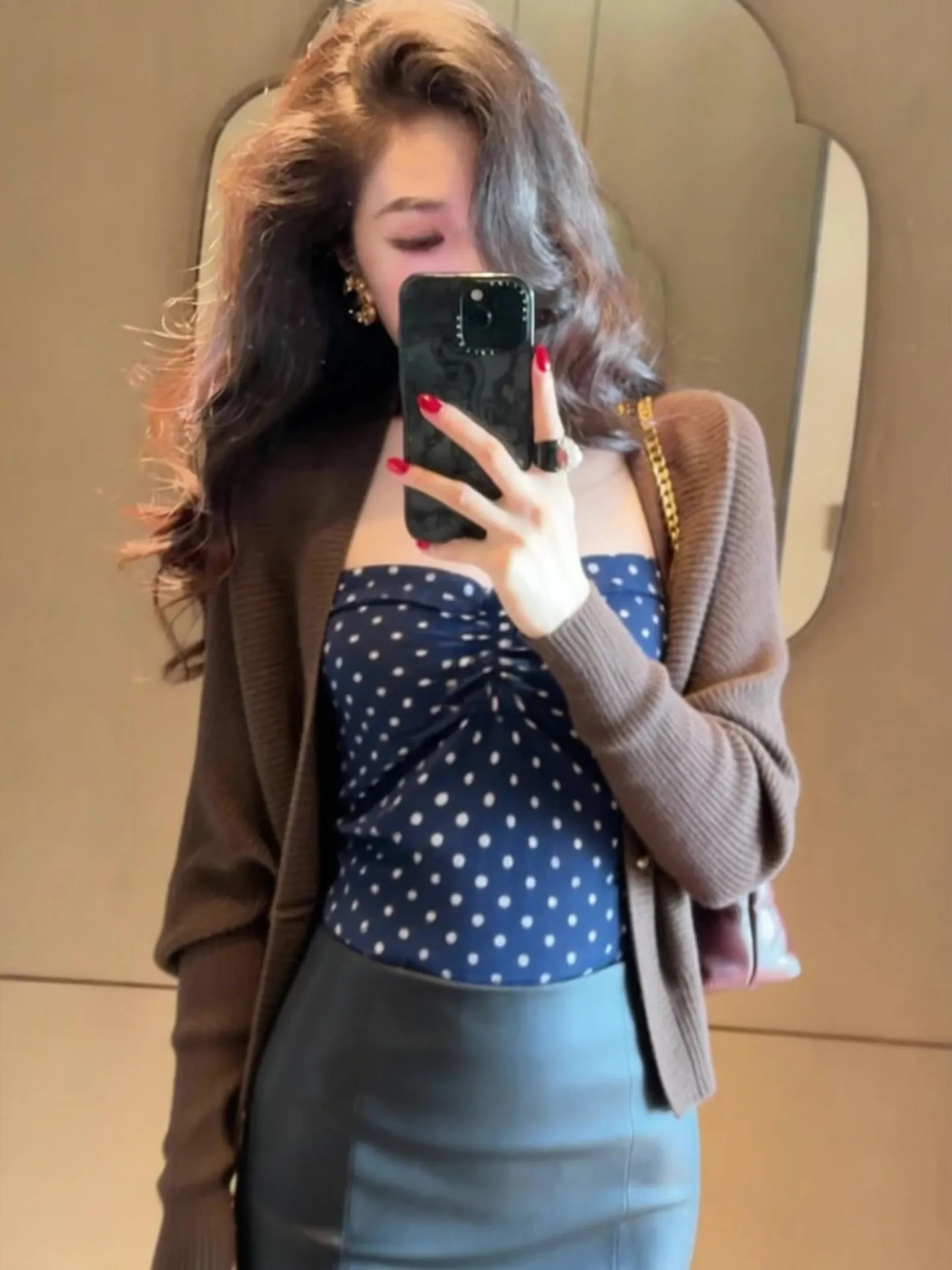 Корейский комплект из двух предметов для поездок на работу, топ без рукавов в горошек, кардиган для похудения, модная зима, Новое поступление, женский сгусток больших размеров...
Корейский комплект из двух предметов для поездок на работу, топ без рукавов в горошек, кардиган для похудения, модная зима, Новое поступление, женский сгусток больших размеров...