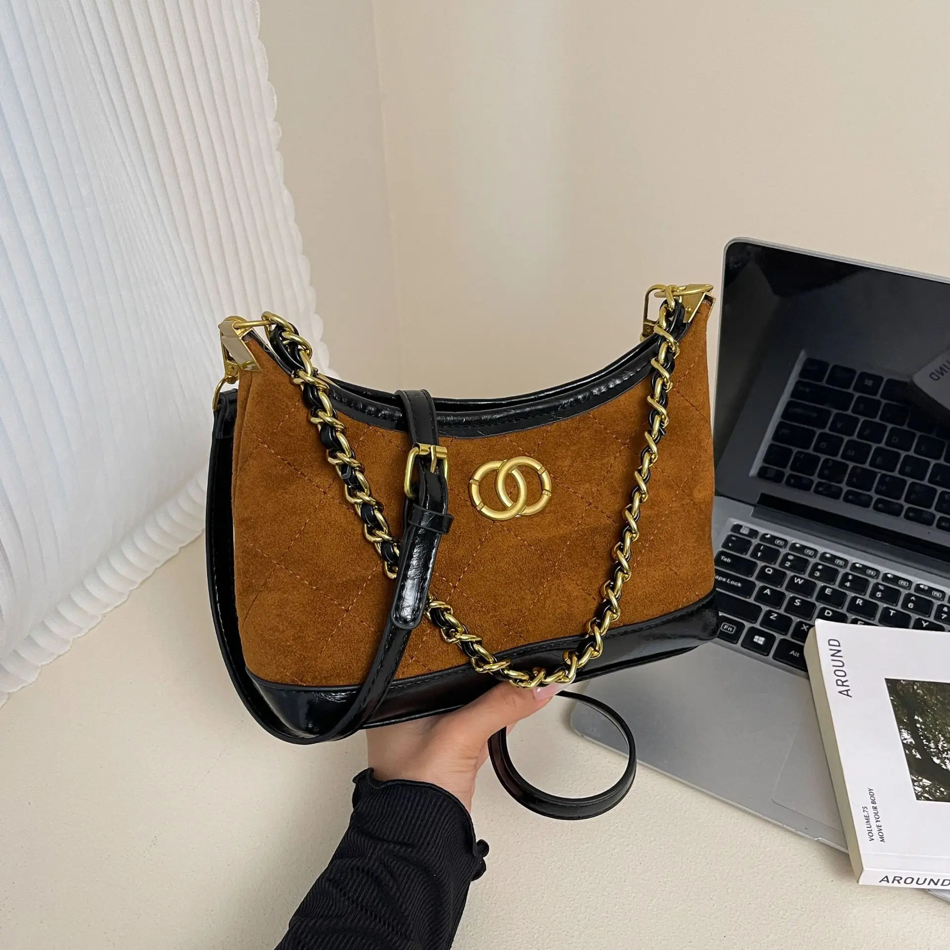 New 2025 Retro Quilted Crossbody Bag in Chanel Style - Suede Patchwork Pillow Bag with Trendy Chain, Ideal for Women's Commuting
New 2025 Retro Quilted Crossbody Bag in Chanel Style - Suede Patchwork Pillow Bag with Trendy Chain, Ideal for Women's Commuting