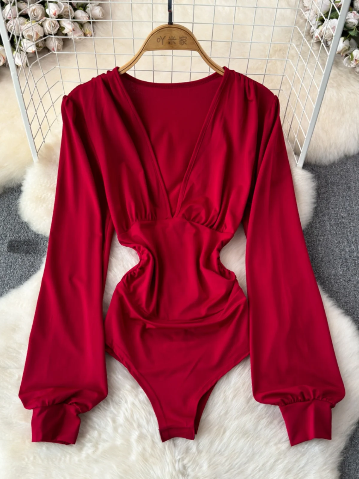 Foamlina Solid Deep V Neck Long Lantern Sleeve Slim Bodysuits for Women Fashion Streetwear Spring Autumn Sexy Pleated Bodysuits
Foamlina Solid Deep V Neck Long Lantern Sleeve Slim Bodysuits for Women Fashion Streetwear Spring Autumn Sexy Pleated Bodysuits