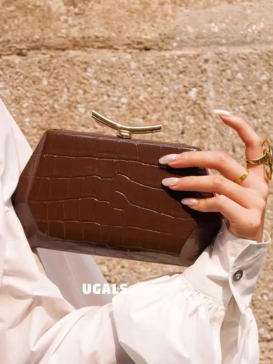 Fashion Textured Striped Women Handbag Luxury Exquisite Clutch Purse Wedding Party Banquet Bag Shoulder Crossbody Bag
Fashion Textured Striped Women Handbag Luxury Exquisite Clutch Purse Wedding Party Banquet Bag Shoulder Crossbody Bag