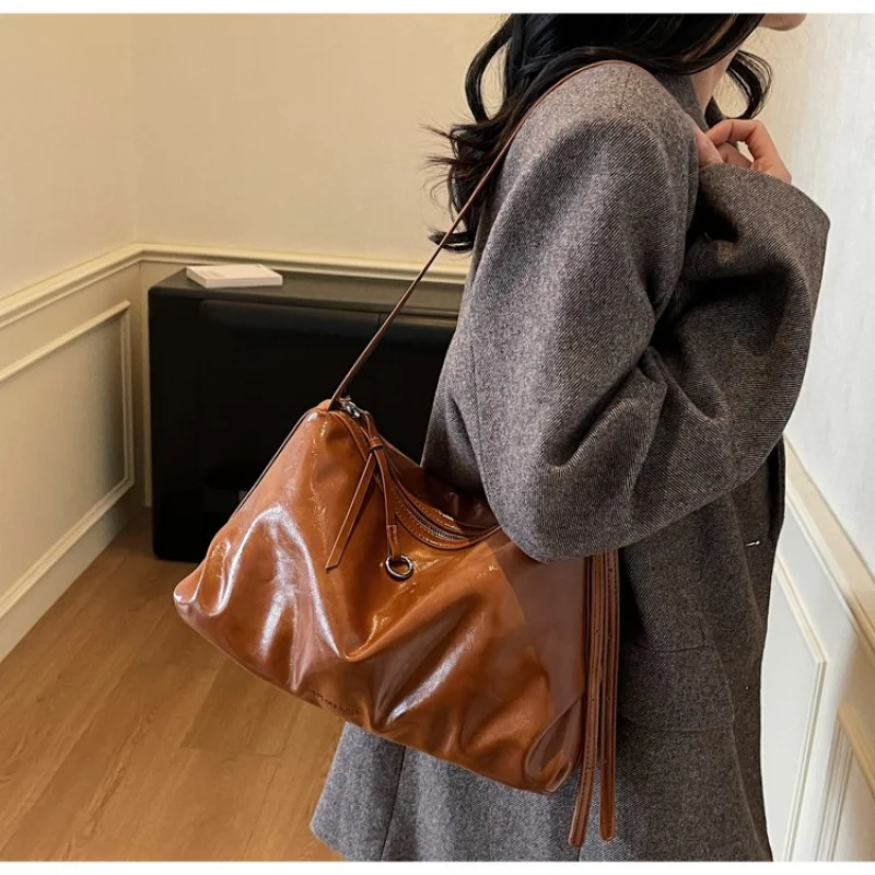 Superior Women's Shoulder Bag Made Of Ocelot-Print Leather Featuring Chile Neat Lightweight Soft Daily Modern Look
Superior Women's Shoulder Bag Made Of Ocelot-Print Leather Featuring Chile Neat Lightweight Soft Daily Modern Look