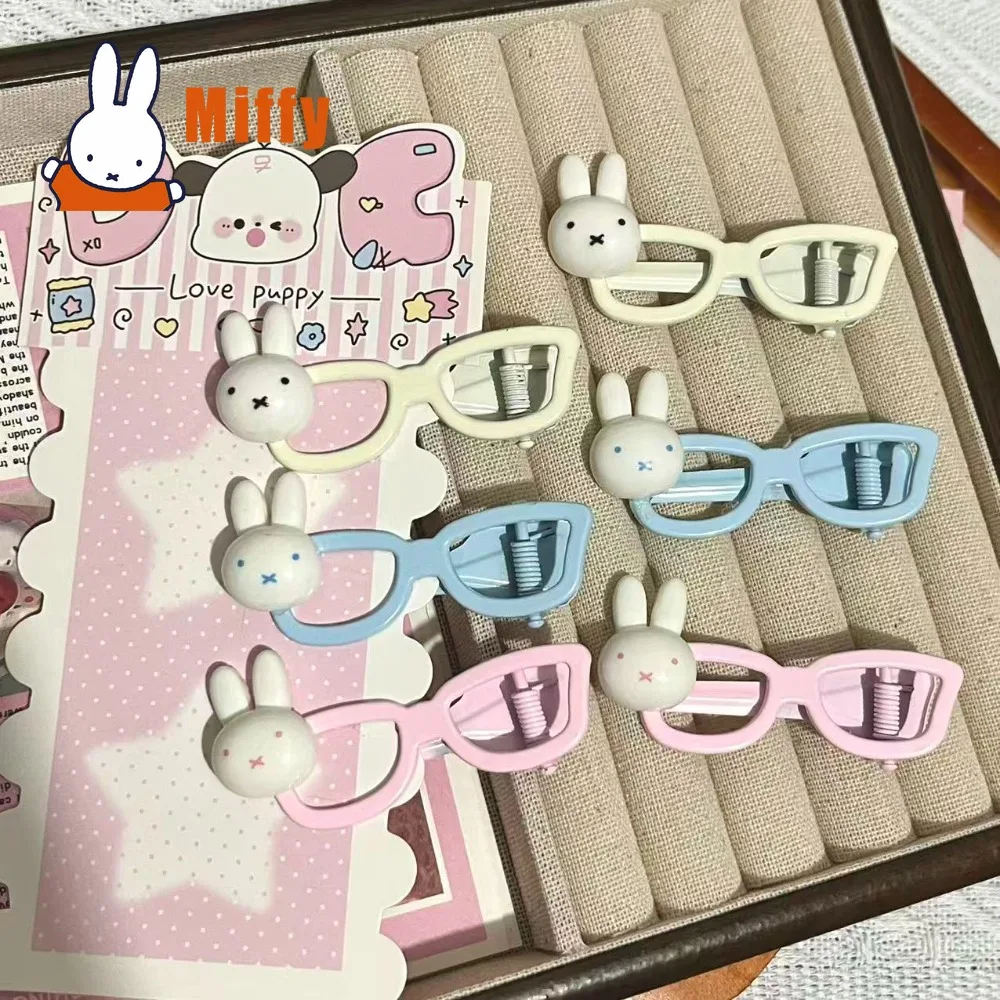 Kawaii Miffy Eyeglass Shape Hair Clip Cute Rabbit Cartoon Glasses Hairpin Pastel Blue Pink Cream School Daily Wear Girl Gift
Kawaii Miffy Eyeglass Shape Hair Clip Cute Rabbit Cartoon Glasses Hairpin Pastel Blue Pink Cream School Daily Wear Girl Gift