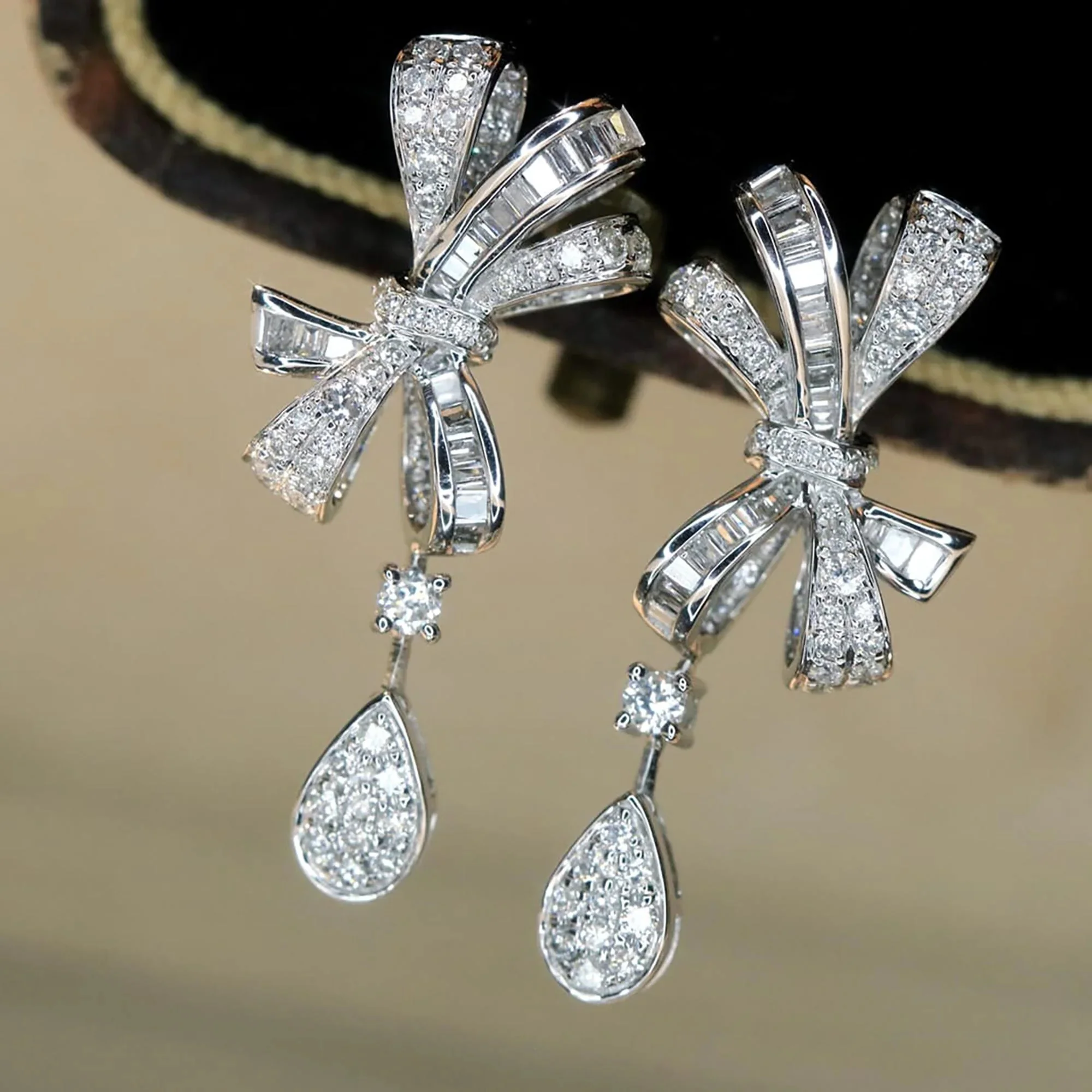 Luxury Bow with Water Droplets Full Diamonds Zircon Stud Earrings Women's Sweet Drop Earring
Luxury Bow with Water Droplets Full Diamonds Zircon Stud Earrings Women's Sweet Drop Earring