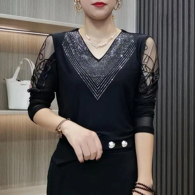Fashion Women Diamonds Patchwork Lace Black T-Shirt Spring Summer Korean New Big Size Vintage Casual V-neck Long Sleeve Tops
Fashion Women Diamonds Patchwork Lace Black T-Shirt Spring Summer Korean New Big Size Vintage Casual V-neck Long Sleeve Tops