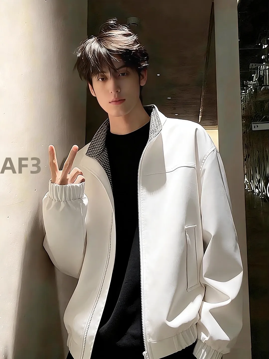 Белая мужская куртка в американском стиле с клетчатыми вставками, весенне-осенняя, модная, с коротким воротником, повседневная, в стиле колор-блок, рабочая одежда, приталенный крой
Белая мужская куртка в американском стиле с клетчатыми вставками, весенне-осенняя, модная, с коротким воротником, повседневная, в стиле колор-блок, рабочая одежда, приталенный крой