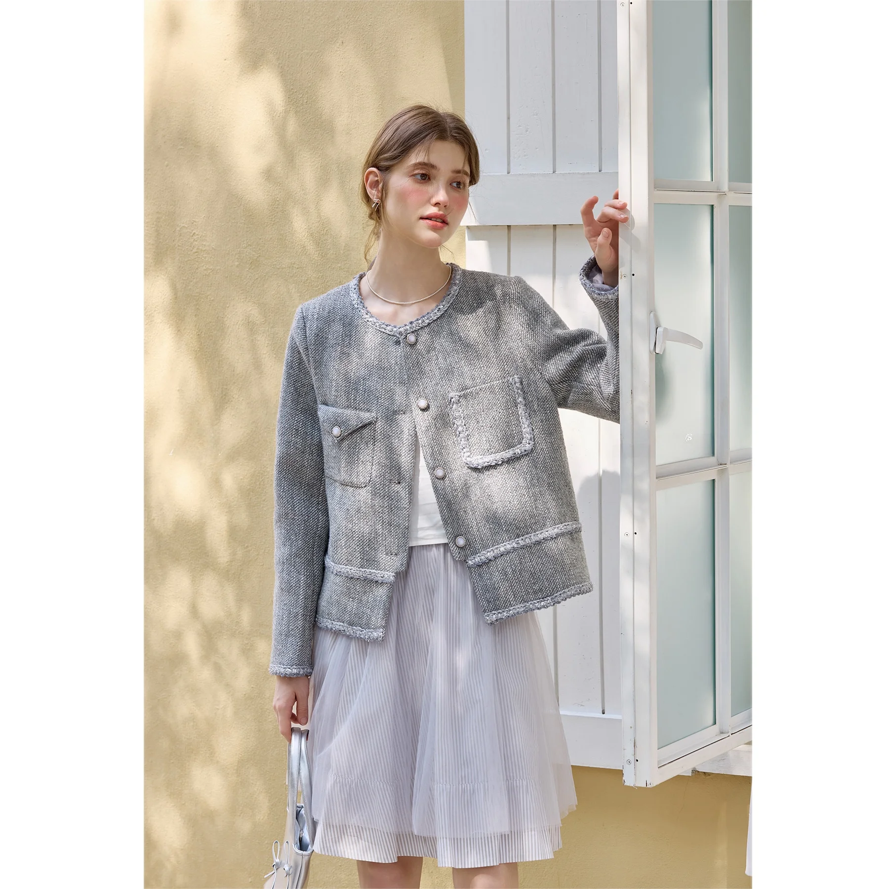 Новая весенняя женская модная верхняя одежда свободного кроя с круглым вырезом, в стиле кэжуал, ветрозащитная, элегантная
Новая весенняя женская модная верхняя одежда свободного кроя с круглым вырезом, в стиле кэжуал, ветрозащитная, элегантная