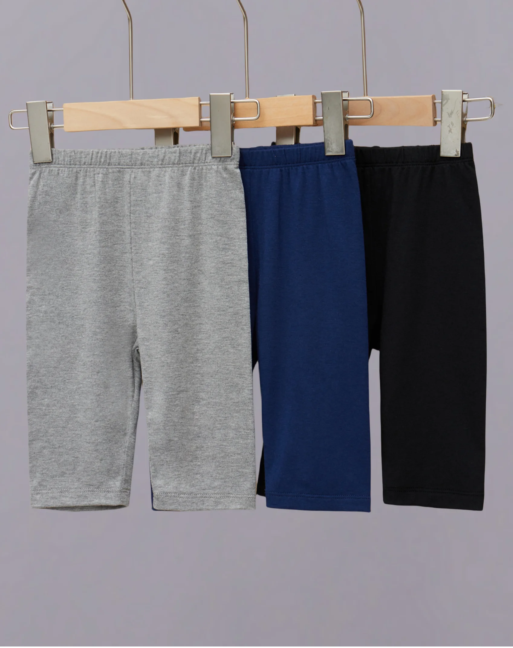 Girls' three-color casual shorts suit - Comfortable elastic belt and classic style
Girls' three-color casual shorts suit - Comfortable elastic belt and classic style