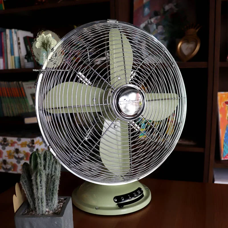 Retro table fan light green home living room shaking head antique nostalgic American machinery pure copper movement metal
Retro table fan light green home living room shaking head antique nostalgic American machinery pure copper movement metal