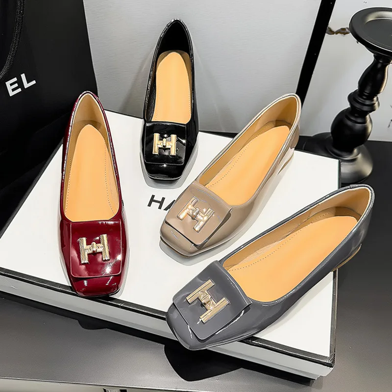 Elegant Slip-On Fashion Single Shoes with Metal Elements Synthetic Leather Lined Chunky Heel Work Shoes for Women in China
Elegant Slip-On Fashion Single Shoes with Metal Elements Synthetic Leather Lined Chunky Heel Work Shoes for Women in China