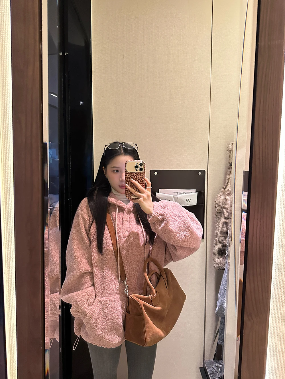 Women's Loose Fit Thickened Hooded Lamb Fur Sweatshirt Drawstring Hem Design Winter New Style U2026 Korean Version Long Sleeve
Women's Loose Fit Thickened Hooded Lamb Fur Sweatshirt Drawstring Hem Design Winter New Style U2026 Korean Version Long Sleeve