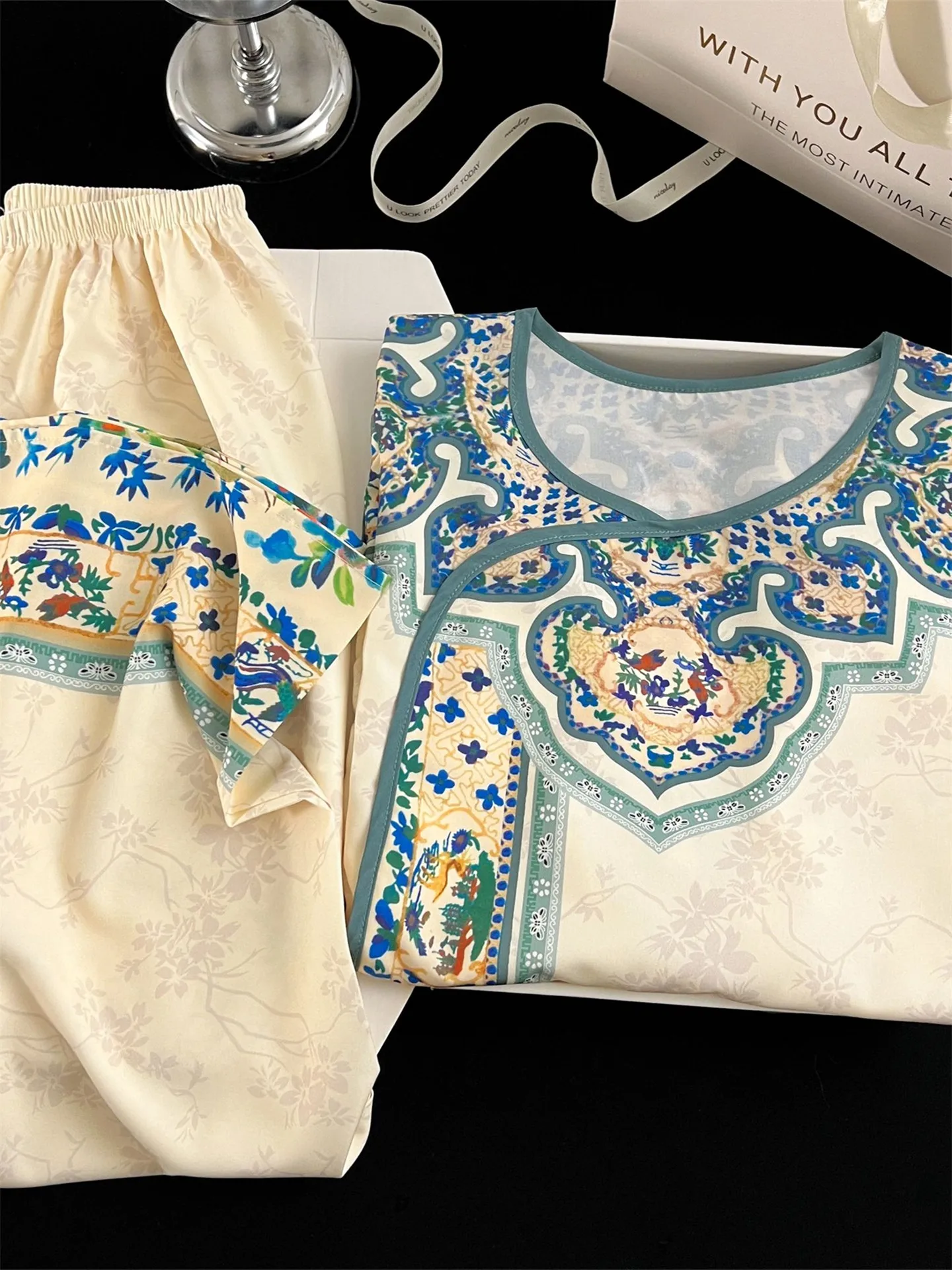 New Chinese Style Ice Silk Sleepwear Women's Long Sleeve Home Clothes Set Large Size Summer Cool Feeling Breathable Polyester
New Chinese Style Ice Silk Sleepwear Women's Long Sleeve Home Clothes Set Large Size Summer Cool Feeling Breathable Polyester