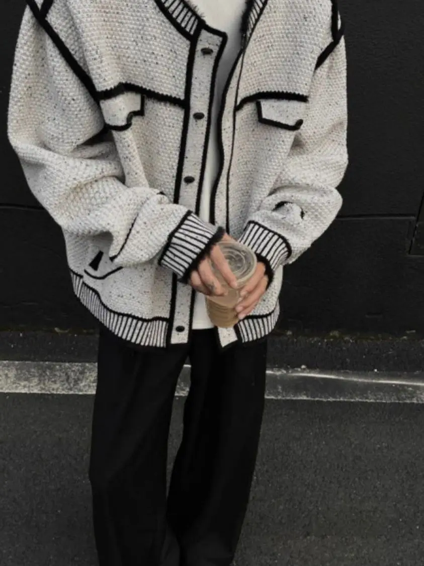 Мужской вязаный кардиган-жакет с цветными блоками, белый свитер до плеч, универсальная осенняя одежда, повседневный свободный крой
Мужской вязаный кардиган-жакет с цветными блоками, белый свитер до плеч, универсальная осенняя одежда, повседневный свободный крой