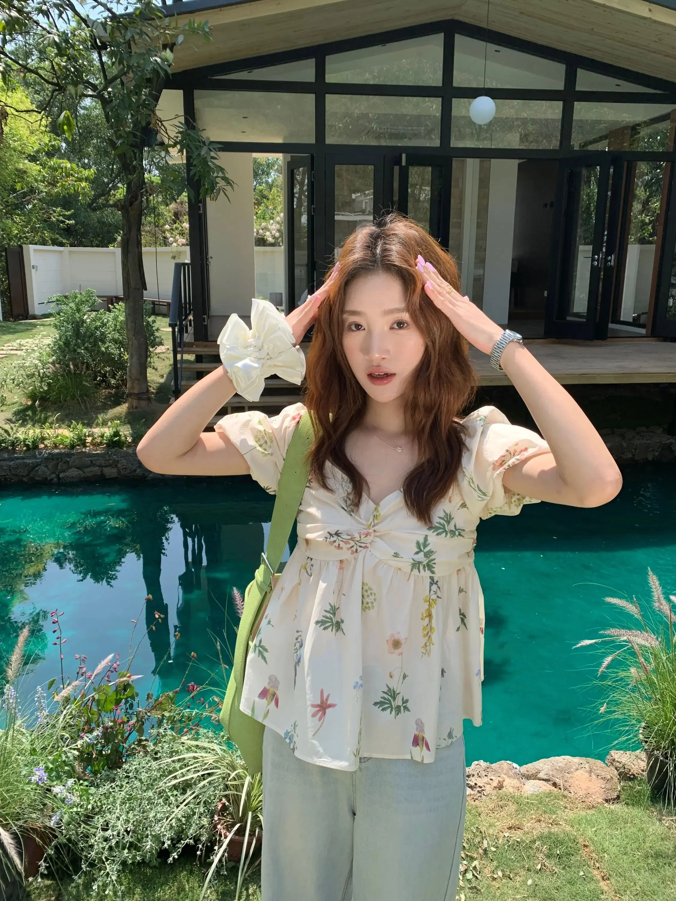 Korean Style Versatile Soft V-Neck Floral Short Sleeve Loose Women's Shirt Commute Style Bubble Sleeve Thin Material Short Le...
Korean Style Versatile Soft V-Neck Floral Short Sleeve Loose Women's Shirt Commute Style Bubble Sleeve Thin Material Short Le...