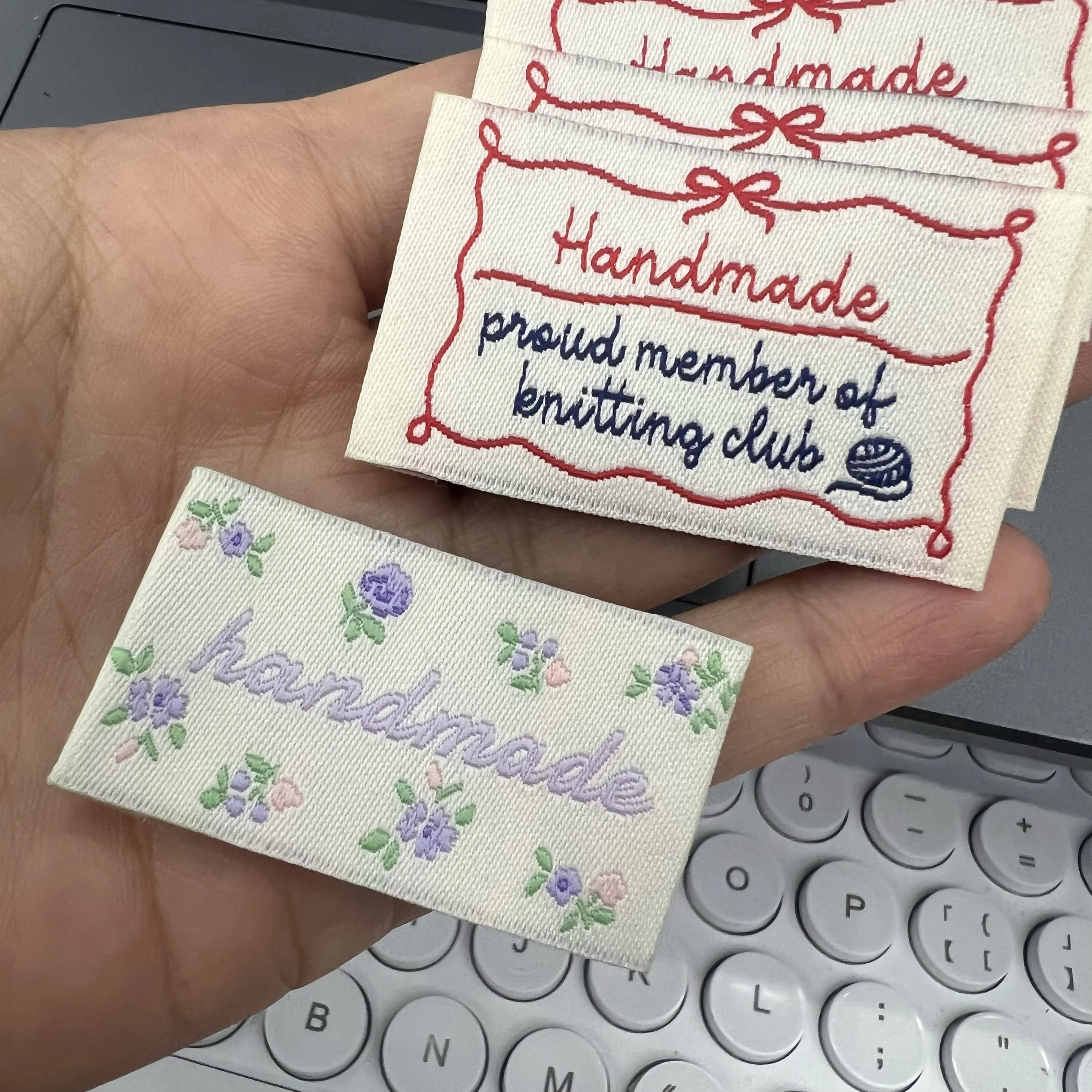 etiquetas para ropa Customized ClothingTags Labels Silk Printed Washing Crochet Machine Woven Label100% Cotton Printed key tags
etiquetas para ropa Customized ClothingTags Labels Silk Printed Washing Crochet Machine Woven Label100% Cotton Printed key tags