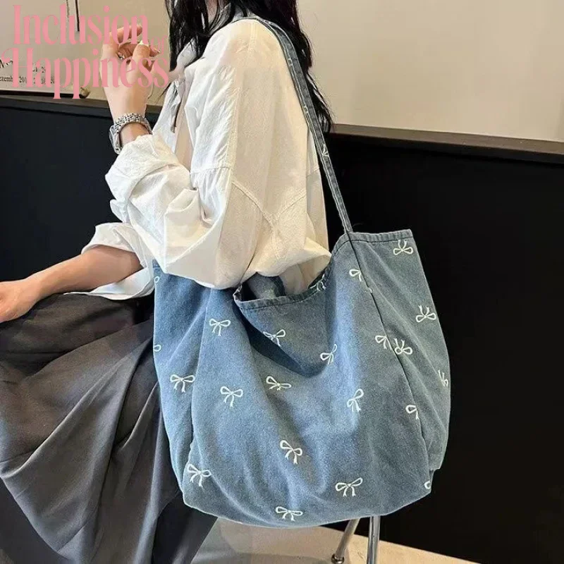 Beautiful Denim Bow Canvas Bag Sweet Girl Handbag Large Capacity Casual Shoulder Bag Fashionable And Simple Shoulder Bag
Beautiful Denim Bow Canvas Bag Sweet Girl Handbag Large Capacity Casual Shoulder Bag Fashionable And Simple Shoulder Bag