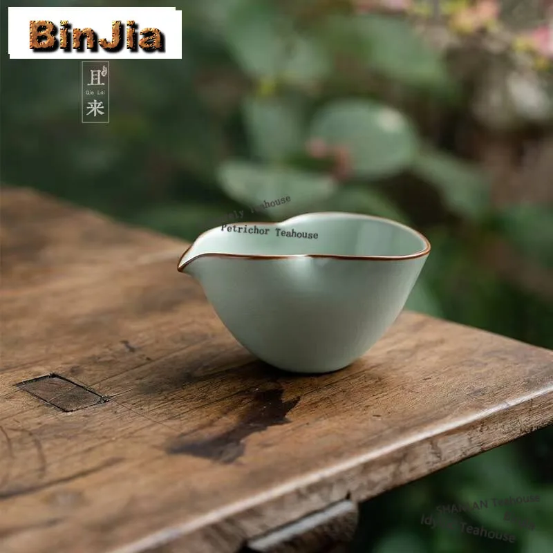 Creative Azure Ru Kiln Gourd Tea Pitcher Boutique Cracked Glaze Cha Hai Household Justice Cup Services Decoration Supplies
Creative Azure Ru Kiln Gourd Tea Pitcher Boutique Cracked Glaze Cha Hai Household Justice Cup Services Decoration Supplies