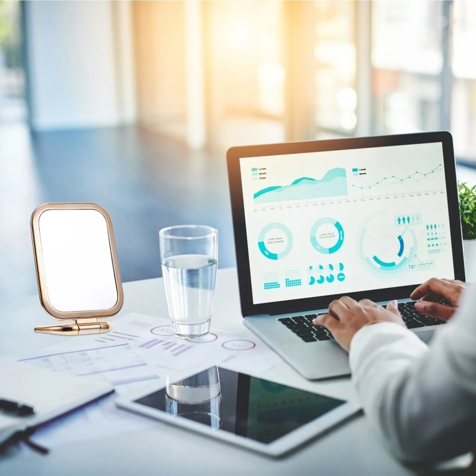 Двустороннее складное зеркало для макияжа с регулируемым углом наклона, увеличительное настольное зеркало для туалетного столика, спальни
Двустороннее складное зеркало для макияжа с регулируемым углом наклона, увеличительное настольное зеркало для туалетного столика, спальни