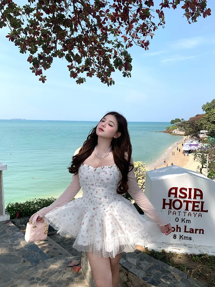 Sweet Overweight Girl Floral Print Halter Dress Puffy Skirt Style Casual Wear Summer Collection Sleeveless Short Dress
Sweet Overweight Girl Floral Print Halter Dress Puffy Skirt Style Casual Wear Summer Collection Sleeveless Short Dress