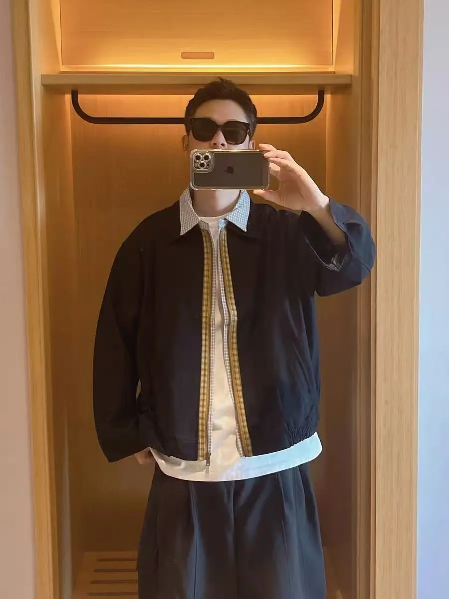 Осень 2025: Тетрадь в клетку с лоскутным воротником, мужская спецодежда, искусственная двухсекционная высококачественная свободная посадка из полиэфирного волокна, длинная одежда...
Осень 2025: Тетрадь в клетку с лоскутным воротником, мужская спецодежда, искусственная двухсекционная высококачественная свободная посадка из полиэфирного волокна, длинная одежда...