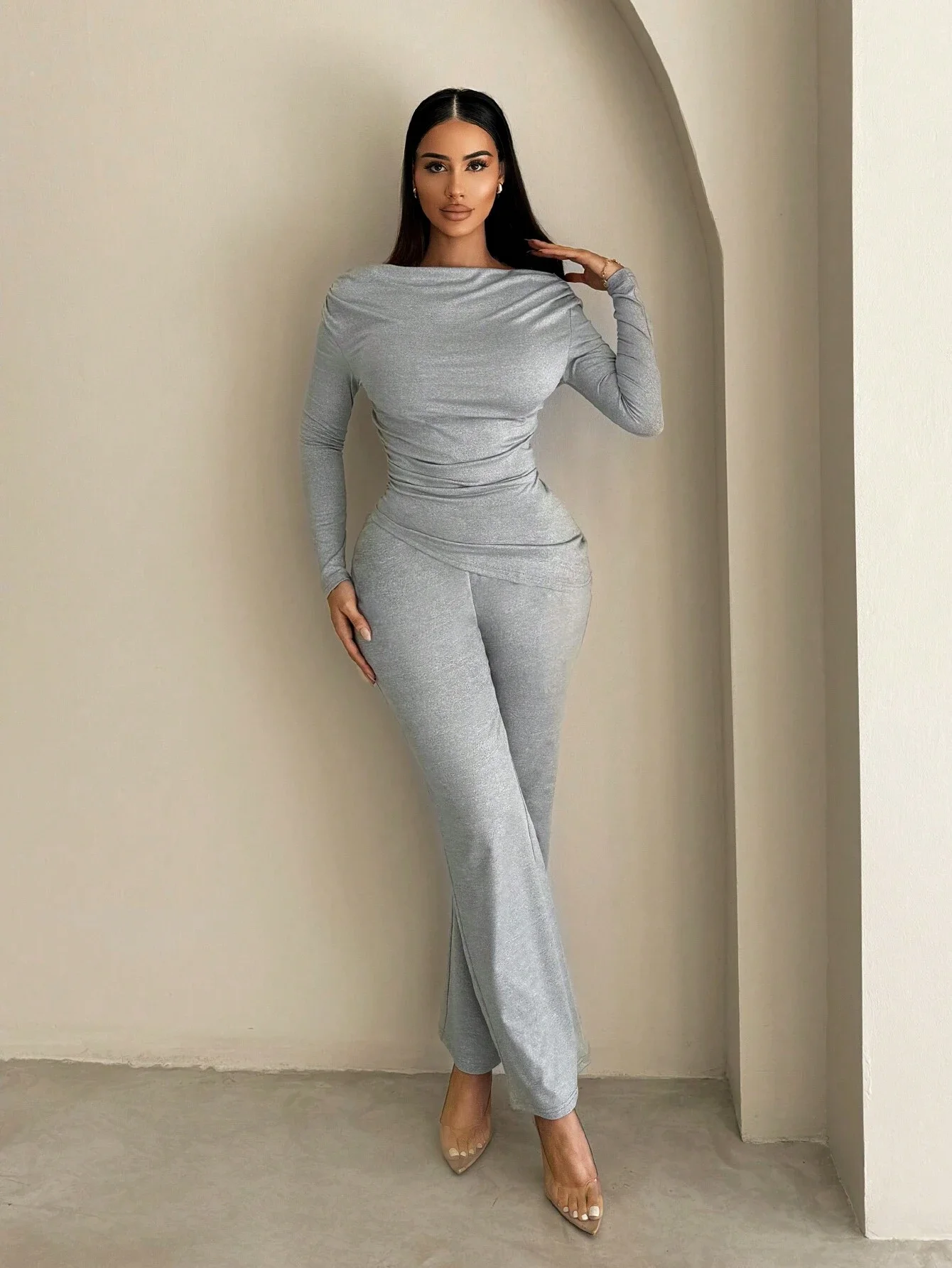 Women's summer clothing, casual and fitted, with asymmetrical hem and wide pants
Women's summer clothing, casual and fitted, with asymmetrical hem and wide pants
