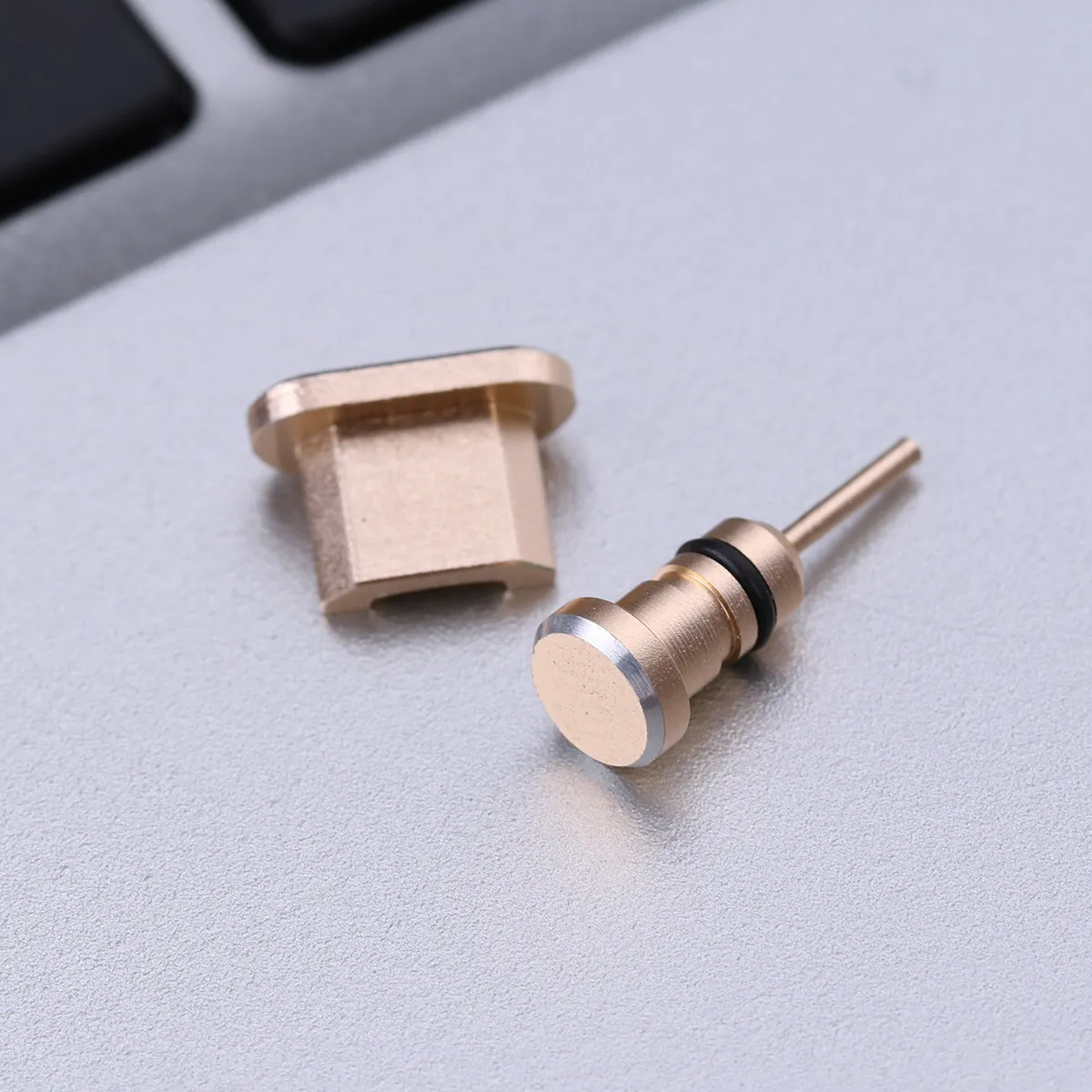 2Pcs 3.5mm Headphone Jack Plug Micro USB Port Dust Plug Set Space Aluminum Alloy Anti Dust Splash Sand Protection for
2Pcs 3.5mm Headphone Jack Plug Micro USB Port Dust Plug Set Space Aluminum Alloy Anti Dust Splash Sand Protection for