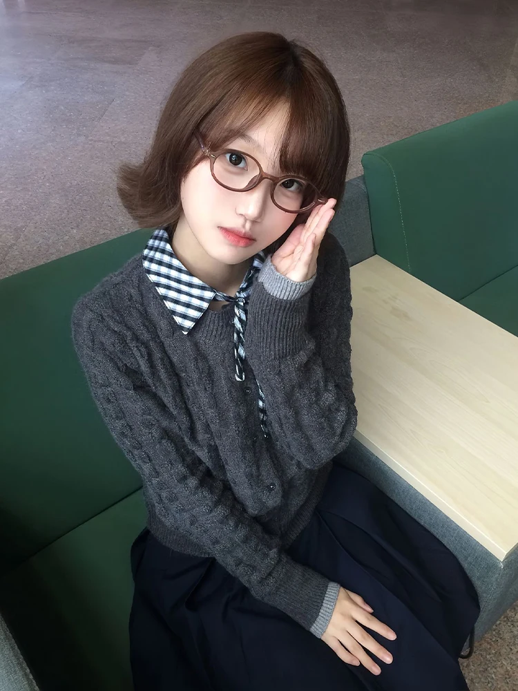 Женский осенний вязаный кардиган Slim Fit с эффектом двухслойности, имитация двойки, свитер-жакет в университетском стиле, топ с длинными рукавами на пуговицах
Женский осенний вязаный кардиган Slim Fit с эффектом двухслойности, имитация двойки, свитер-жакет в университетском стиле, топ с длинными рукавами на пуговицах