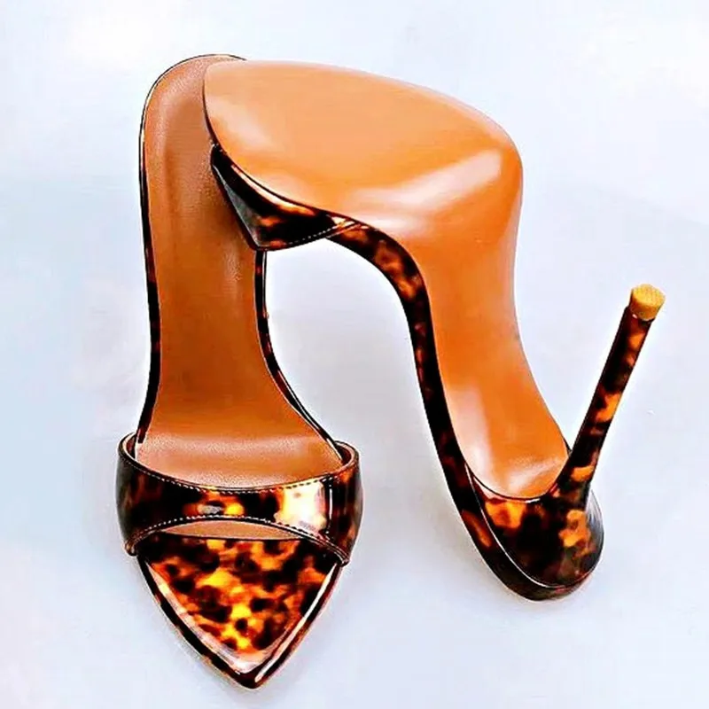 Sandales Peep Parker à imprimé léopard pour femmes, talons hauts fins, pantoufles à enfiler, mode de rue, plage, été, sexy, 2025
Sandales Peep Parker à imprimé léopard pour femmes, talons hauts fins, pantoufles à enfiler, mode de rue, plage, été, sexy, 2025