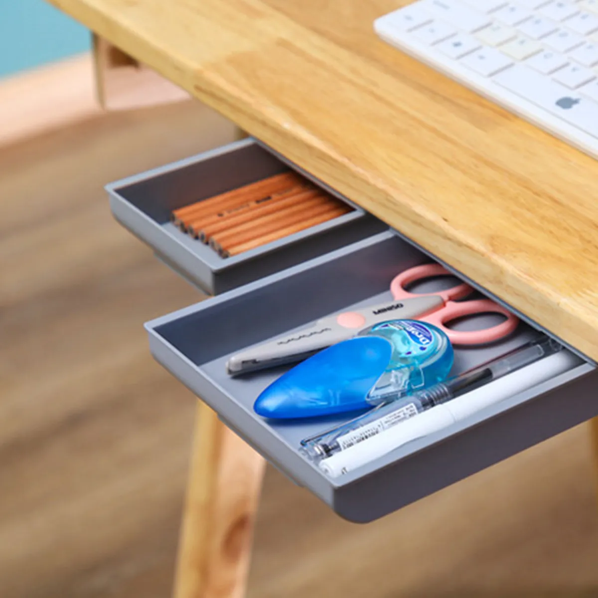 Набор из 2 самоклеящихся пластиковых выдвижных ящиков-органайзеров под стол для хранения столовых приборов, косметики и офисных принадлежностей
Набор из 2 самоклеящихся пластиковых выдвижных ящиков-органайзеров под стол для хранения столовых приборов, косметики и офисных принадлежностей