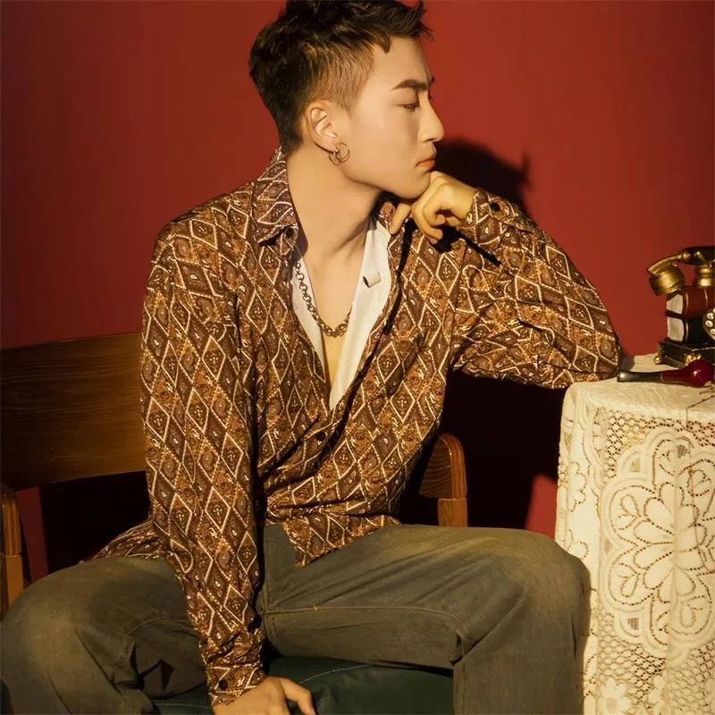Men Vintage Rhombus Plaid Ins Chic Y2K Shirts Tops Male Trendy Draped Handsome Elegant Blouse Party Night Club Fashion Shirts
Men Vintage Rhombus Plaid Ins Chic Y2K Shirts Tops Male Trendy Draped Handsome Elegant Blouse Party Night Club Fashion Shirts