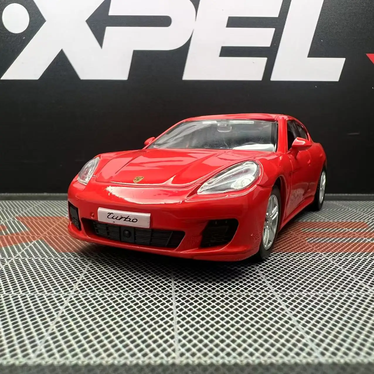 Модель игрушечного автомобиля Porsche Cayenne SUV 1/36 для детей, 5 дюймов, RMZ City, литая спортивная миниатюра, коллекционная, с функцией отката назад, подарок для мальчика
Модель игрушечного автомобиля Porsche Cayenne SUV 1/36 для детей, 5 дюймов, RMZ City, литая спортивная миниатюра, коллекционная, с функцией отката назад, подарок для мальчика