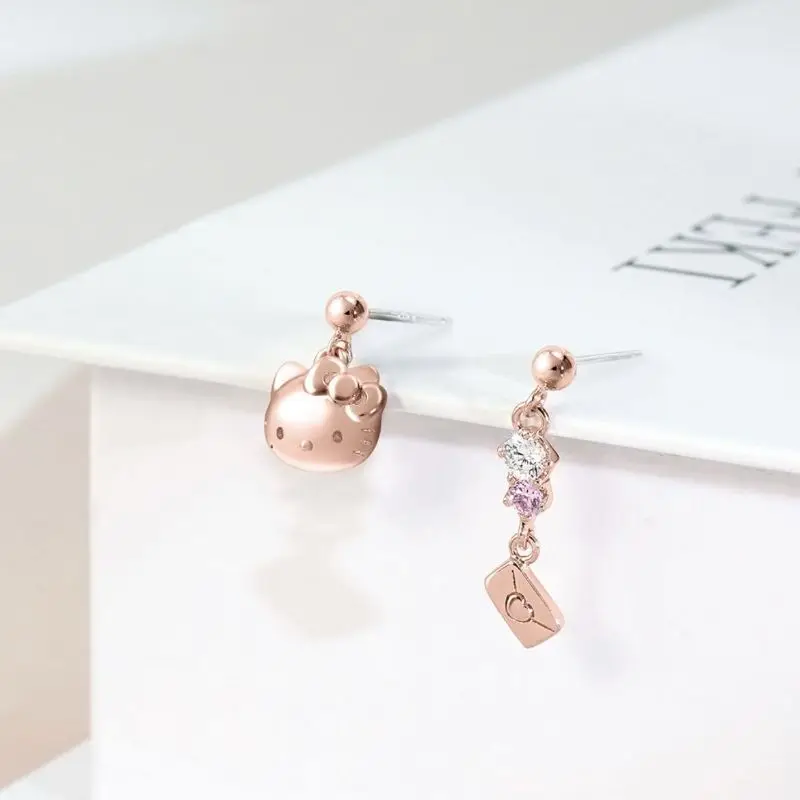Серьги Kawaii Sanrio с анимацией, периферийные Серьги Hello Kitty, милые серьги с мультяшным персонажем Китти, модные трендовые подарочные серьги для девочек, оптовая продажа
Серьги Kawaii Sanrio с анимацией, периферийные Серьги Hello Kitty, милые серьги с мультяшным персонажем Китти, модные трендовые подарочные серьги для девочек, оптовая продажа