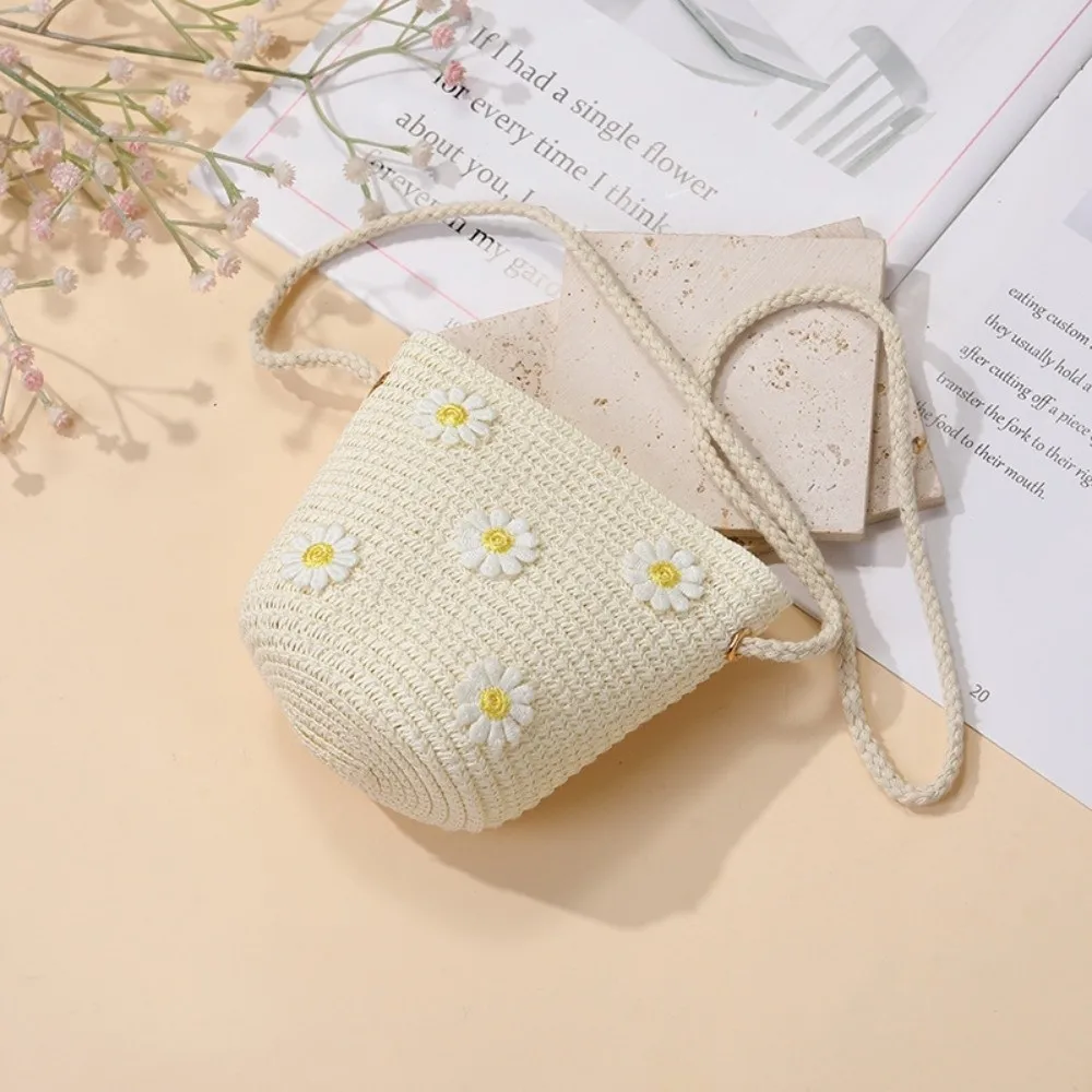 Creative Small Daisy Kids Straw Bag Shell Shape Handmade Shoulder Bag Woven Crossbody Bag for Children Girls
Creative Small Daisy Kids Straw Bag Shell Shape Handmade Shoulder Bag Woven Crossbody Bag for Children Girls