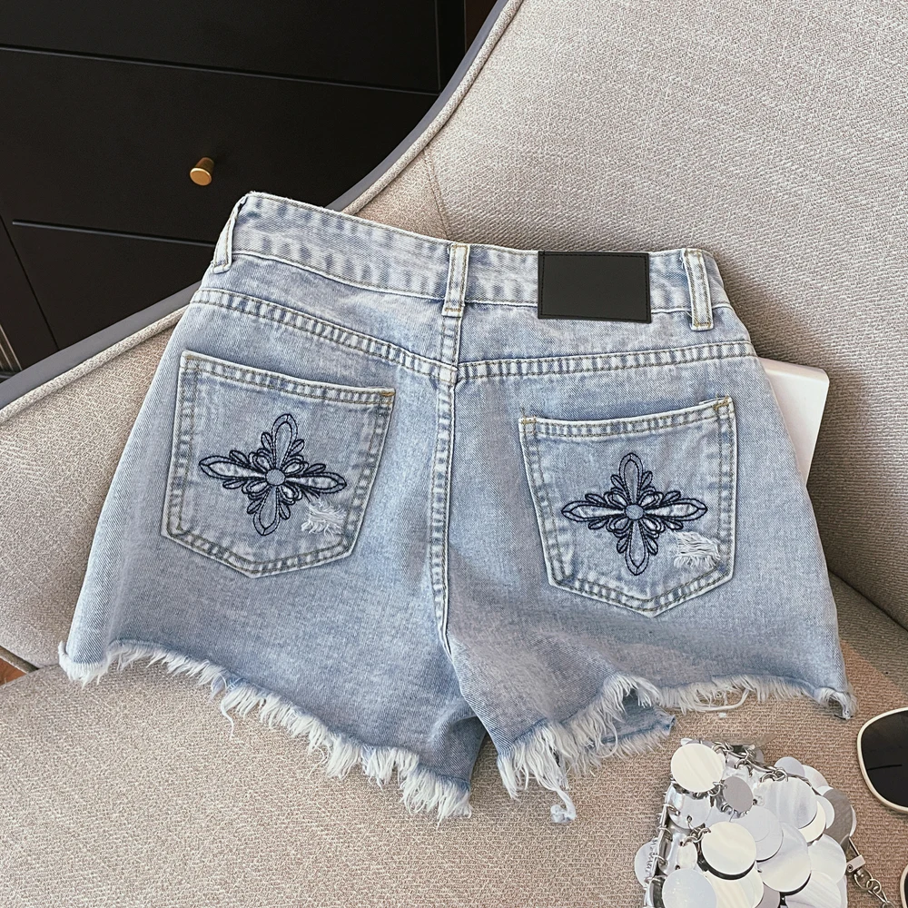 High Waist Short Jeans Women's Spring Summer New Style Sweet And Spicy Girl Embroidery Frayed Pocket Design Korean Style
High Waist Short Jeans Women's Spring Summer New Style Sweet And Spicy Girl Embroidery Frayed Pocket Design Korean Style