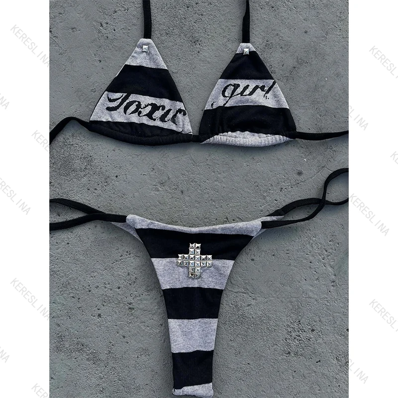 Американский модный комплект бикини в стиле ретро для лета, сексуальный, в стиле дерзкой девушки, полосатый, с подвесками, эмо-стиль
Американский модный комплект бикини в стиле ретро для лета, сексуальный, в стиле дерзкой девушки, полосатый, с подвесками, эмо-стиль