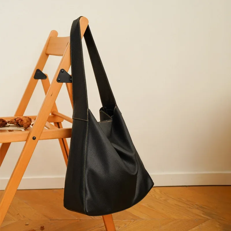 Large Capacity Tote Bag with Fashionable Single Shoulder and Crossbody Strap, Top Layer Cowhide Handmade Genuine Leather
Large Capacity Tote Bag with Fashionable Single Shoulder and Crossbody Strap, Top Layer Cowhide Handmade Genuine Leather