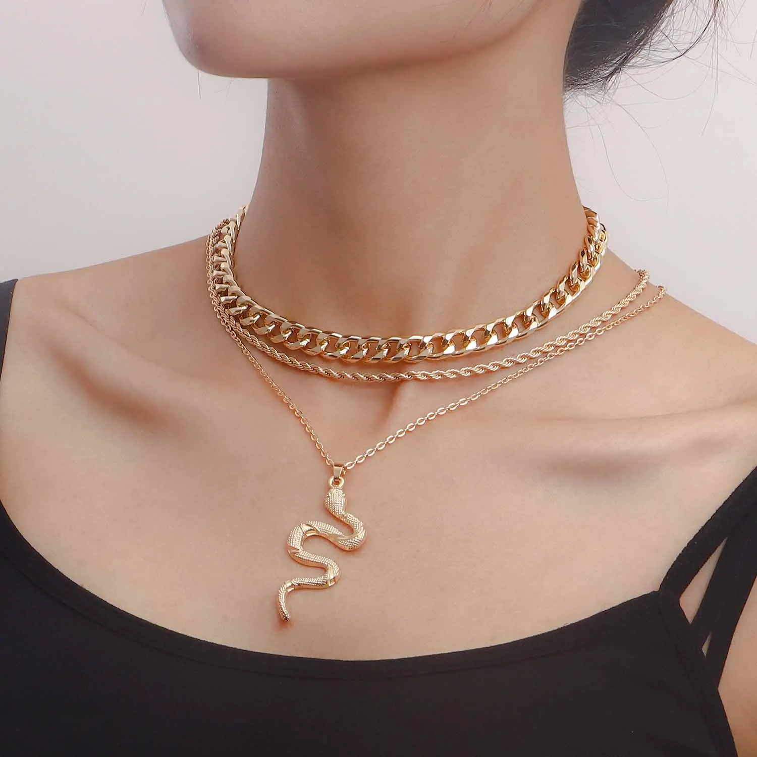 New jewelry ins popular snake element necklace female master design sense ancient snake pendant neck chain necklace
New jewelry ins popular snake element necklace female master design sense ancient snake pendant neck chain necklace