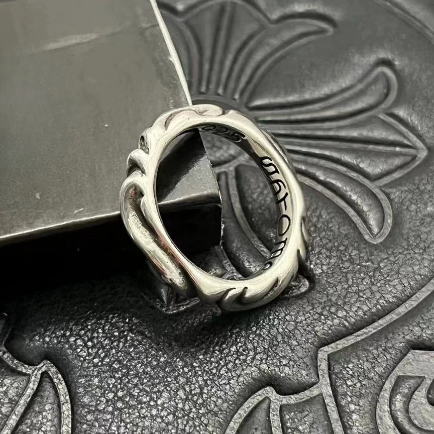 S925 Sterling Silver Vintage Totem Vine Flower Ring Men's and Women's Personality Hip Hop Vine Rings Classic
S925 Sterling Silver Vintage Totem Vine Flower Ring Men's and Women's Personality Hip Hop Vine Rings Classic