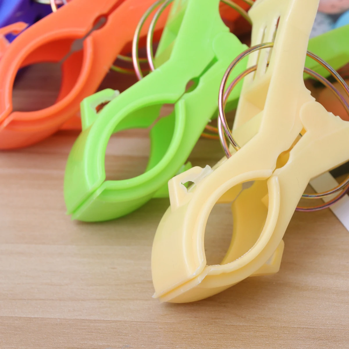 Multifunctional Beach Towel Clips Plastic 13x7cm S Proof Water Resistant Quilt Clips Suitable for Beach Chairs Bright Color
Multifunctional Beach Towel Clips Plastic 13x7cm S Proof Water Resistant Quilt Clips Suitable for Beach Chairs Bright Color