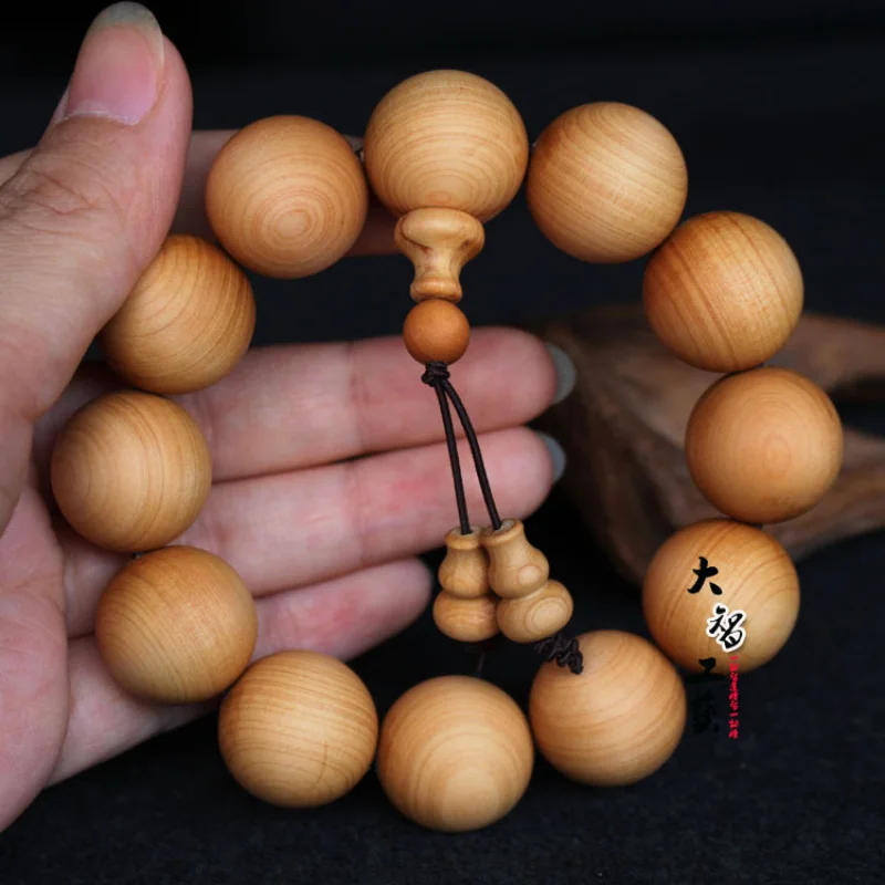 Cypress wood bracelet with Buddhist beads and gourd, fresh medicinal scent, oily with silk-like texture
Cypress wood bracelet with Buddhist beads and gourd, fresh medicinal scent, oily with silk-like texture