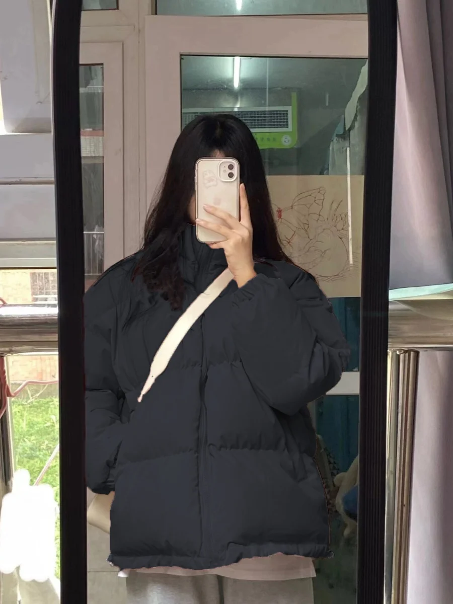 Черная короткая пуховая куртка для женщин, новая модель, зимняя, с воротником-стойкой, всесезонная верхняя одежда в корейском стиле, прямого кроя
Черная короткая пуховая куртка для женщин, новая модель, зимняя, с воротником-стойкой, всесезонная верхняя одежда в корейском стиле, прямого кроя