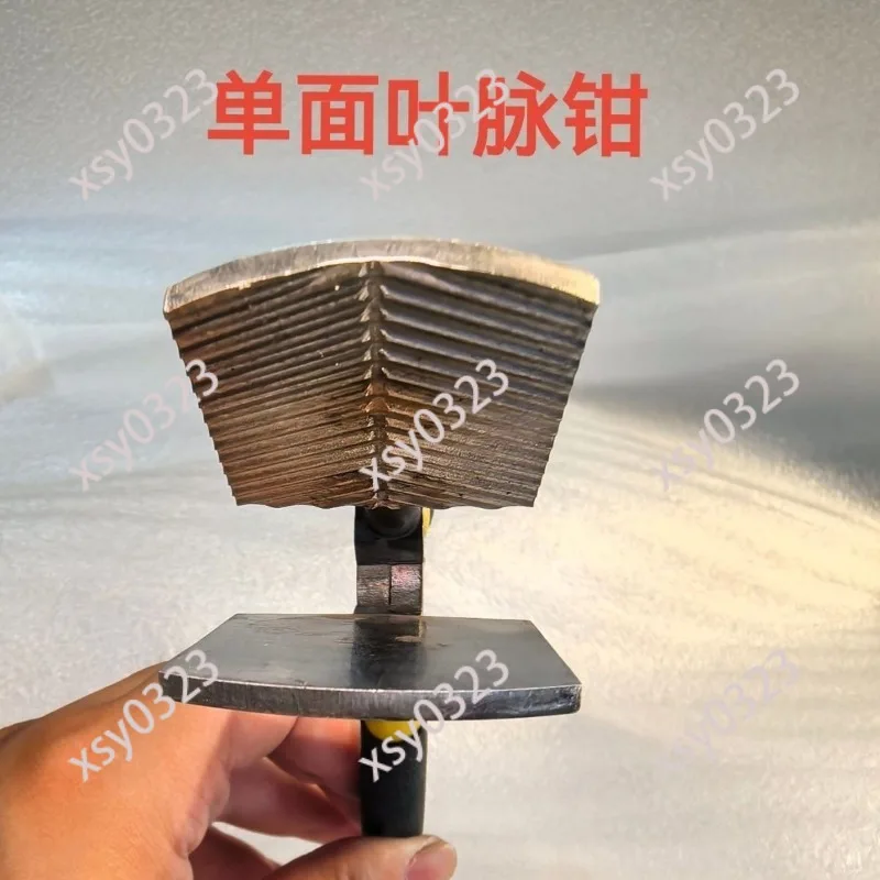 Glass burning tool Single-sided leaf vein pliers Single convex lamp worker Glass burning tool Blade clamp Leaf shape pliers
Glass burning tool Single-sided leaf vein pliers Single convex lamp worker Glass burning tool Blade clamp Leaf shape pliers
