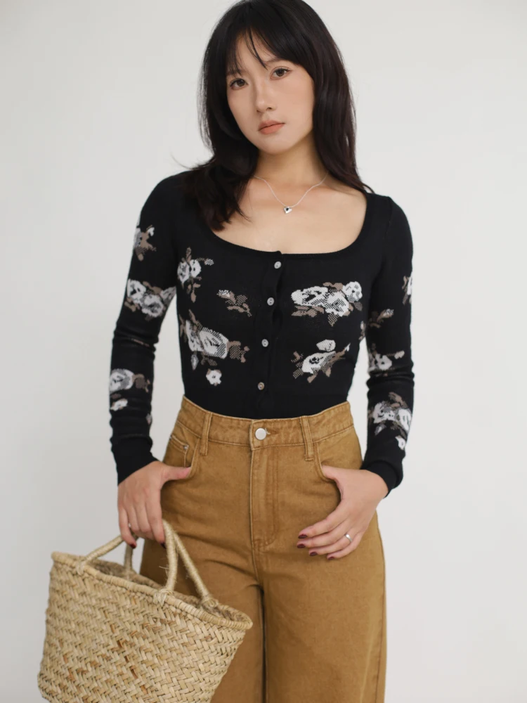 Вязаный кардиган Ohmyloli с двусторонней вышивкой в стиле ретро-розы, приталенный, с большим круглым вырезом, длинными рукавами
Вязаный кардиган Ohmyloli с двусторонней вышивкой в стиле ретро-розы, приталенный, с большим круглым вырезом, длинными рукавами