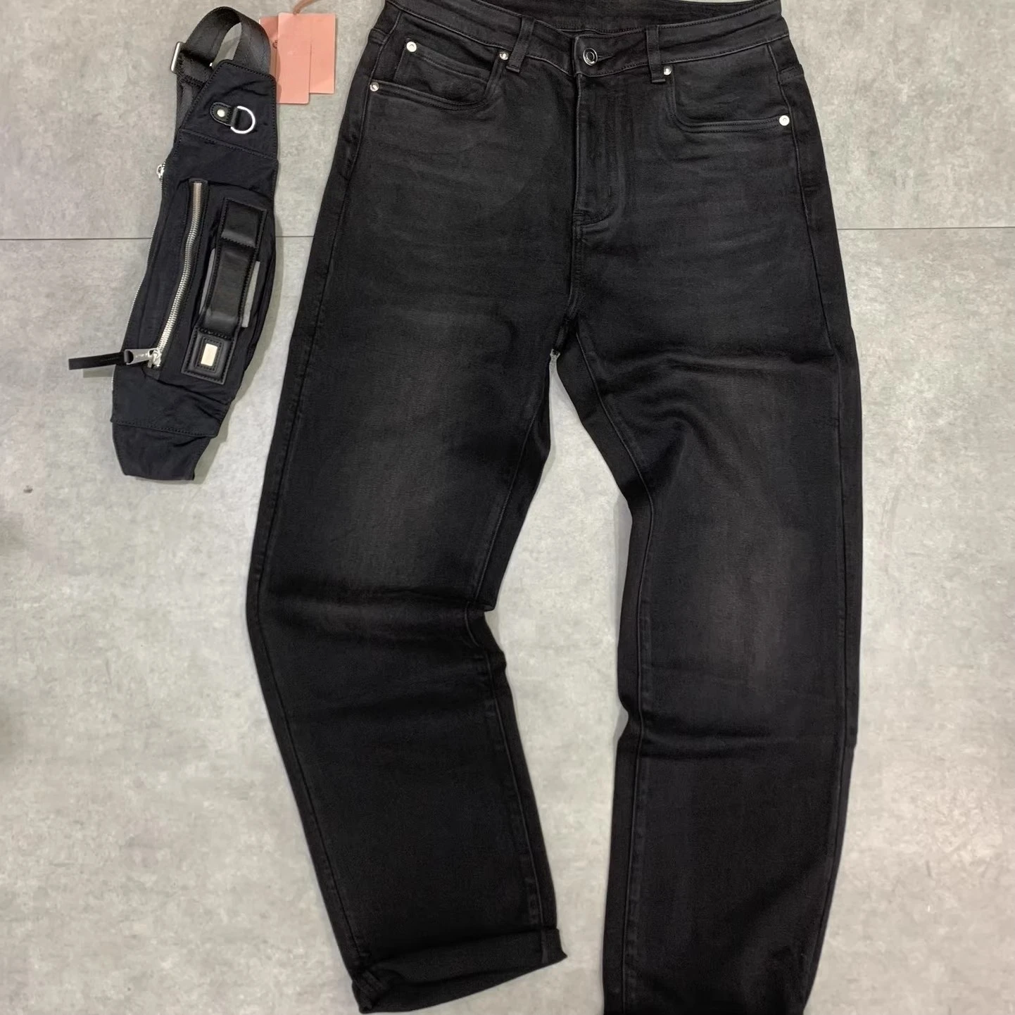 Italian LP 26ss solid color micro-elastic casual wash jeans
Italian LP 26ss solid color micro-elastic casual wash jeans