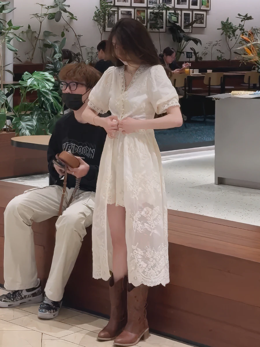 Модный летний комплект 2025 года: женский костюм из двух предметов с мягким кружевом, шортами с высокой талией и топом, повседневная одежда для молодых женщин
Модный летний комплект 2025 года: женский костюм из двух предметов с мягким кружевом, шортами с высокой талией и топом, повседневная одежда для молодых женщин