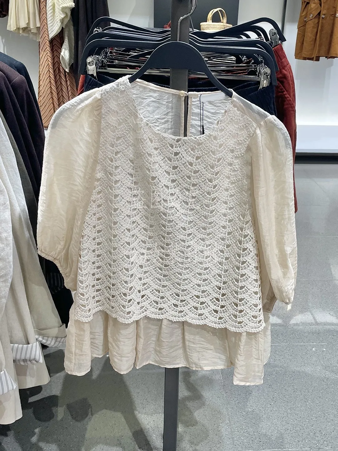 Sweet Style Bubble Sleeve round Neck Knitted Shirt Women's Top Summer New Arrival 2026 Hollow out Loose Fit Short Sleeve
Sweet Style Bubble Sleeve round Neck Knitted Shirt Women's Top Summer New Arrival 2026 Hollow out Loose Fit Short Sleeve