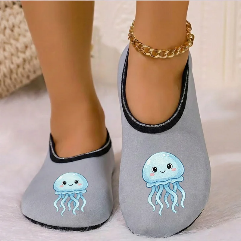 Демисезонные домашние тапочки для пар с мультяшным принтом птиц, тонкой бархатной подкладкой, дышащие, высокоэластичные, нескользящие.
Демисезонные домашние тапочки для пар с мультяшным принтом птиц, тонкой бархатной подкладкой, дышащие, высокоэластичные, нескользящие.