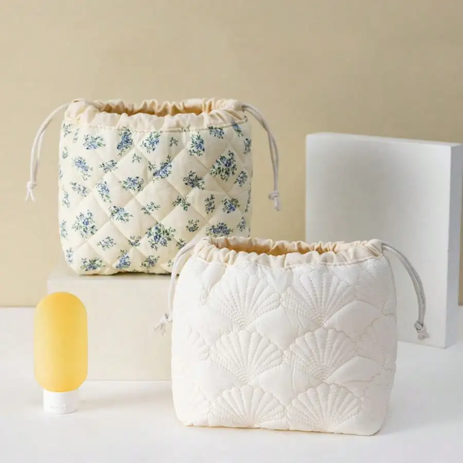 Embossed Drawstring Makeup Bag, Large Capacity Drawstring Makeup Bag, Multi-Functional Storage Bag. Also Includes A Toiletry Bag, Coin Purse, Large Capacity Square Makeup Bag, Skincare Bag, Toiletry Bag, Travel Essentials, And Dormitory Essentials.
Embossed Drawstring Makeup Bag, Large Capacity Drawstring Makeup Bag, Multi-Functional Storage Bag. Also Includes A Toiletry Bag, Coin Purse, Large Capacity Square Makeup Bag, Skincare Bag, Toiletry Bag, Travel Essentials, And Dormitory Essentials.