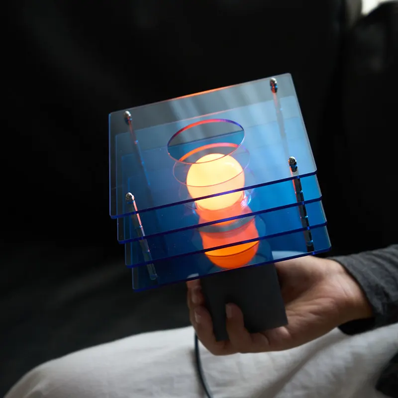 Акриловая настольная лампа для спальни и рабочего стола, креативный минималистичный ночник с мягким свечением, уникальный современный декор для дома, освещение
Акриловая настольная лампа для спальни и рабочего стола, креативный минималистичный ночник с мягким свечением, уникальный современный декор для дома, освещение