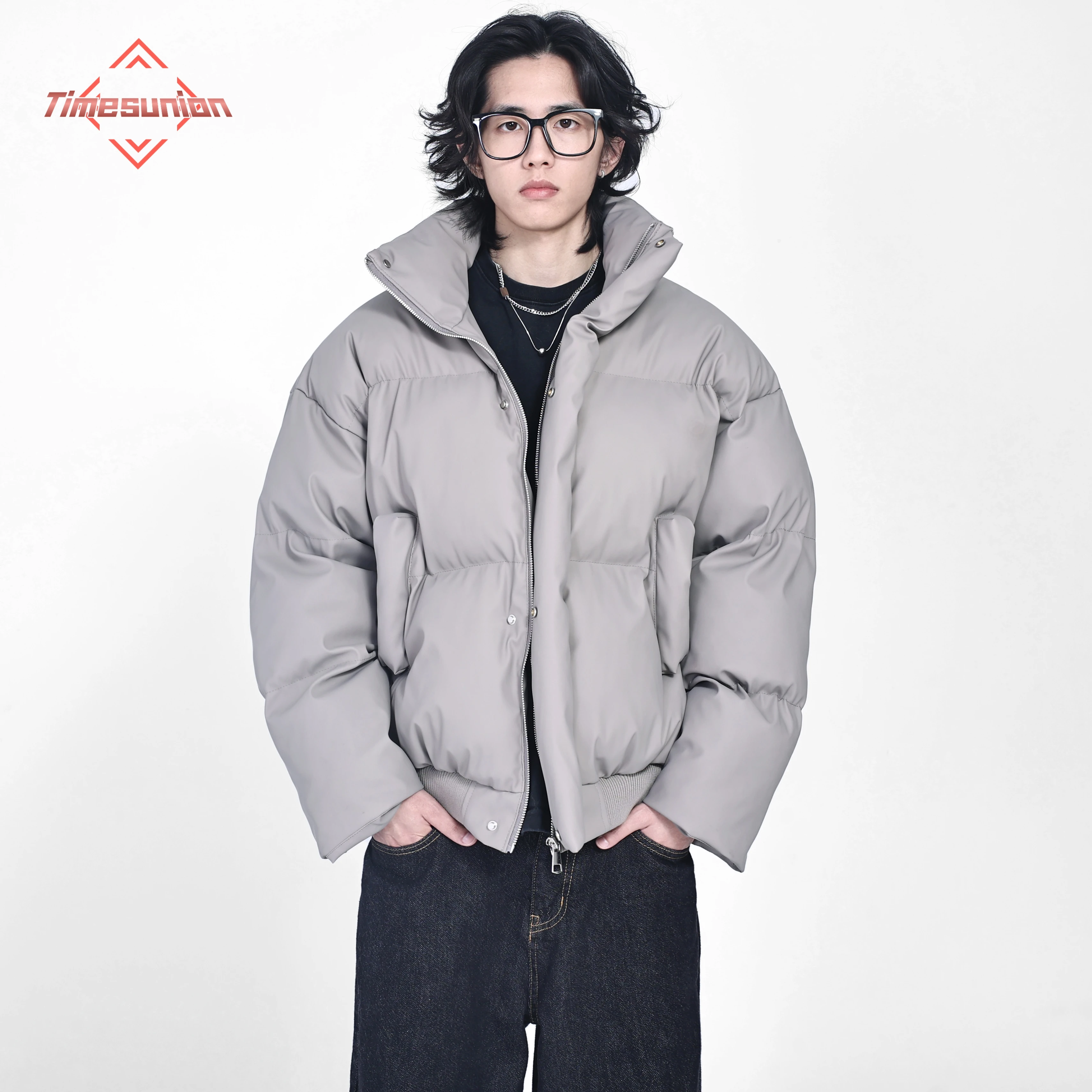 Мужская куртка из искусственной кожи с воротником-стойкой и хлопковой подкладкой, мужские куртки, уличная брендовая американская зимняя куртка для женщин
Мужская куртка из искусственной кожи с воротником-стойкой и хлопковой подкладкой, мужские куртки, уличная брендовая американская зимняя куртка для женщин